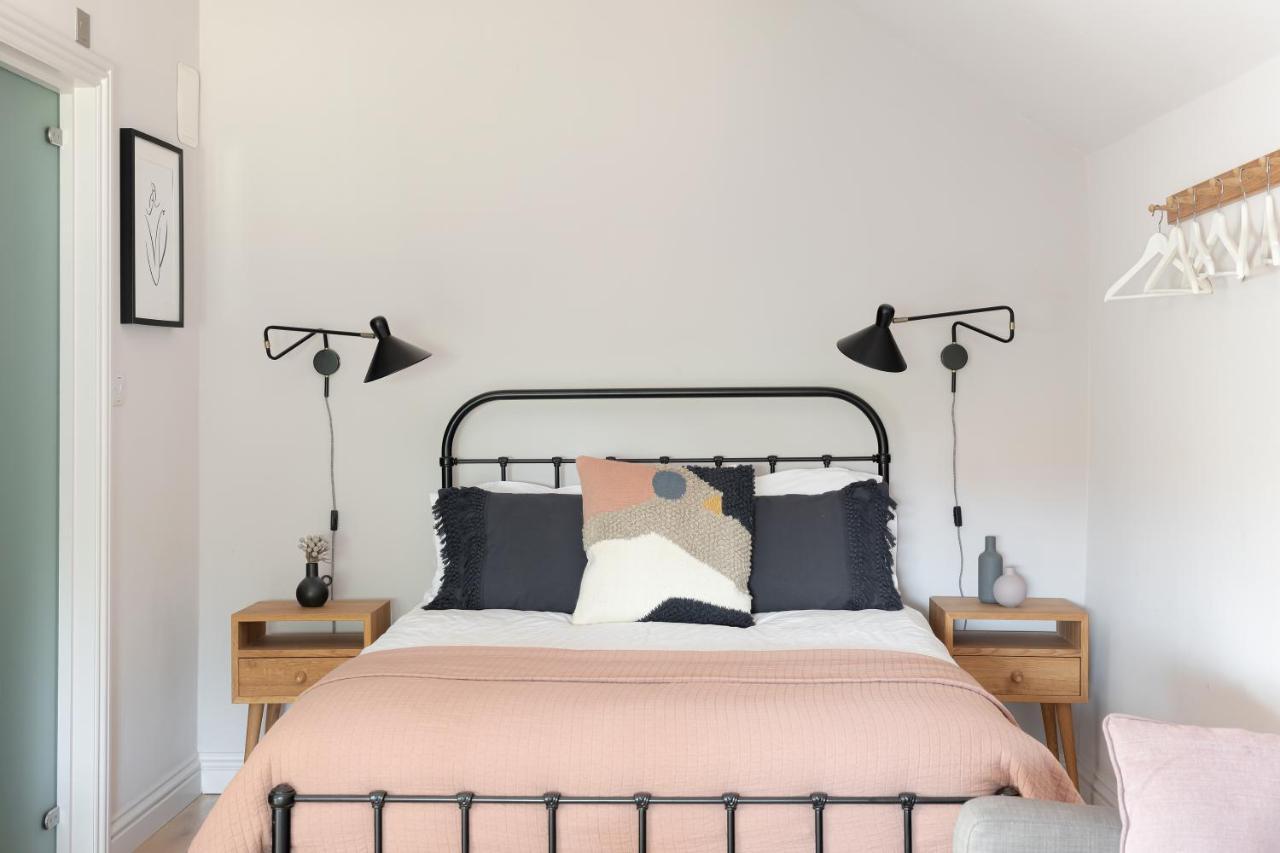 The Hayloft By Black Door Stays Bath Bagian luar foto